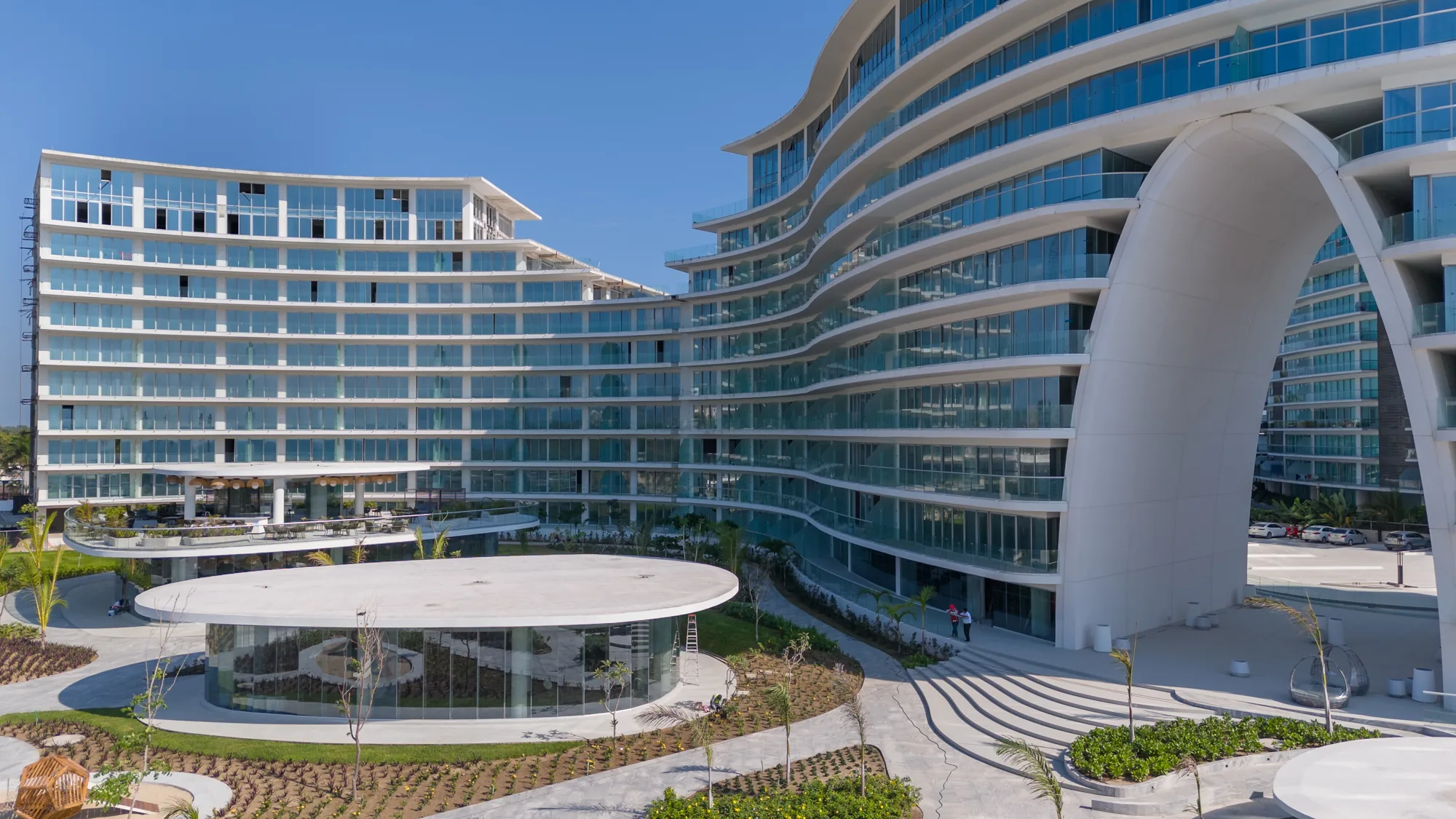 Arquitectura icónica de Amancay — el arco monumental, Flamingos Nuevo Vallarta